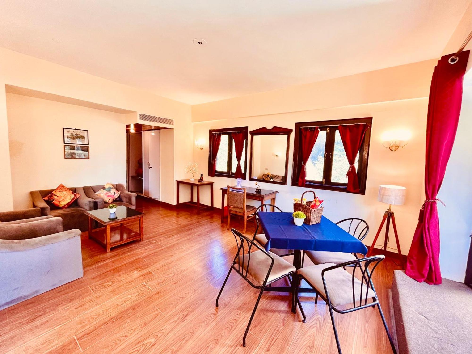 Sagar Resort !! Mountain View ! Luxury Stay ! Family Resort ! Private Parking ! Near Mall Road Manāli Екстериор снимка