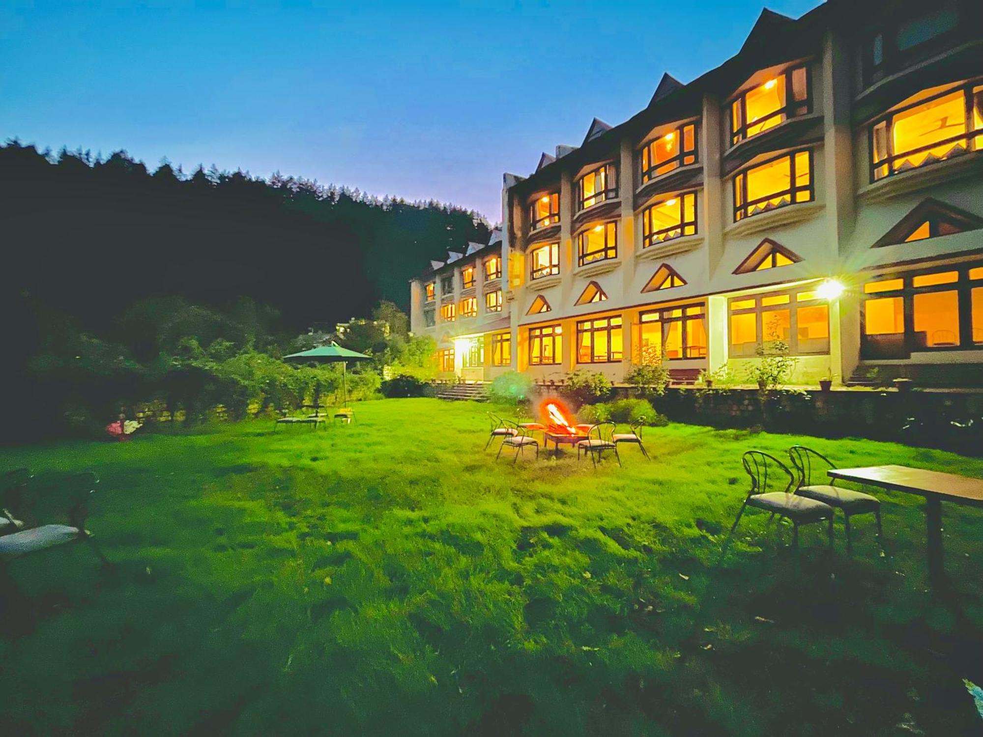 Sagar Resort !! Mountain View ! Luxury Stay ! Family Resort ! Private Parking ! Near Mall Road Manāli Екстериор снимка