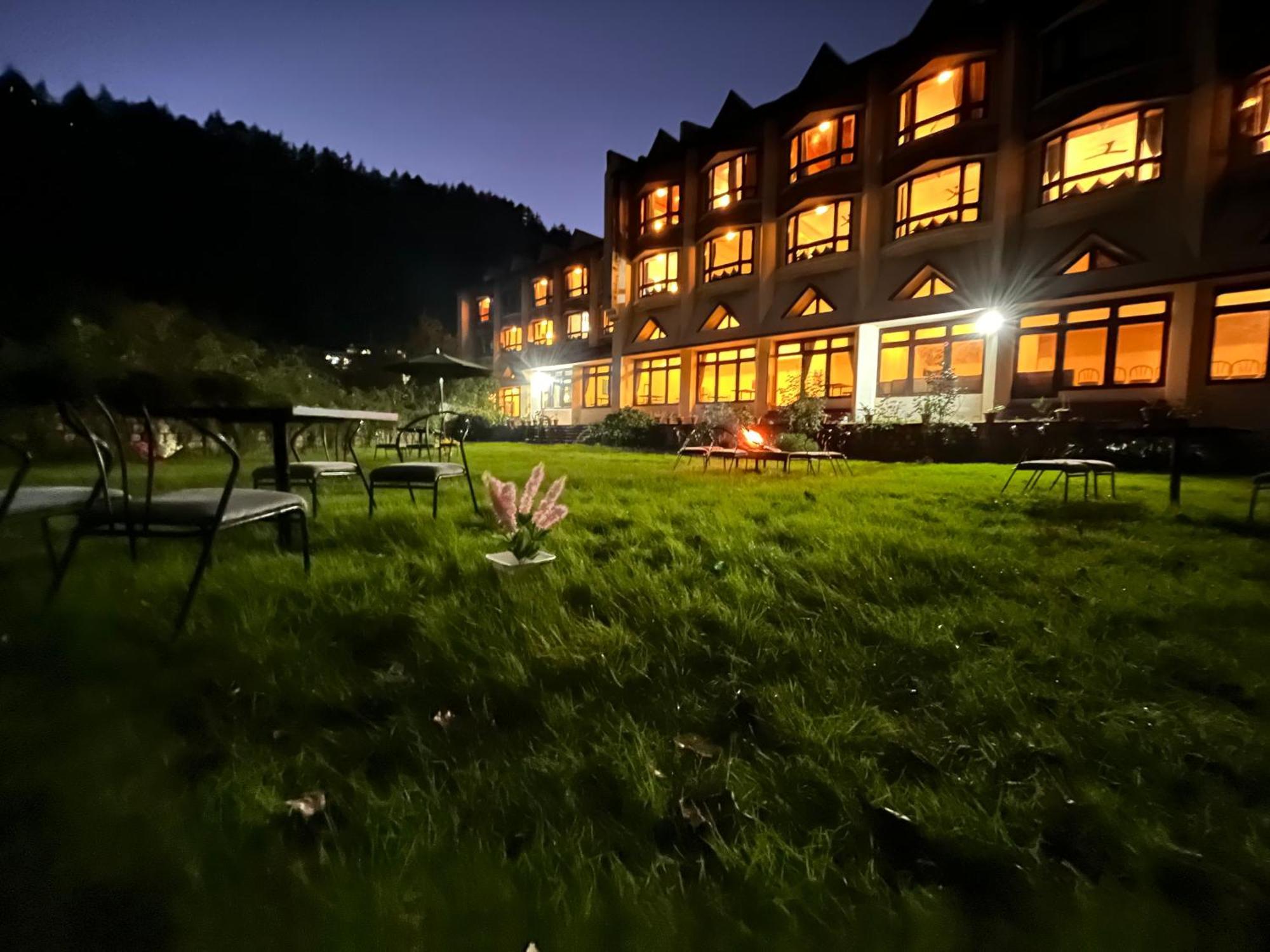 Sagar Resort !! Mountain View ! Luxury Stay ! Family Resort ! Private Parking ! Near Mall Road Manāli Екстериор снимка