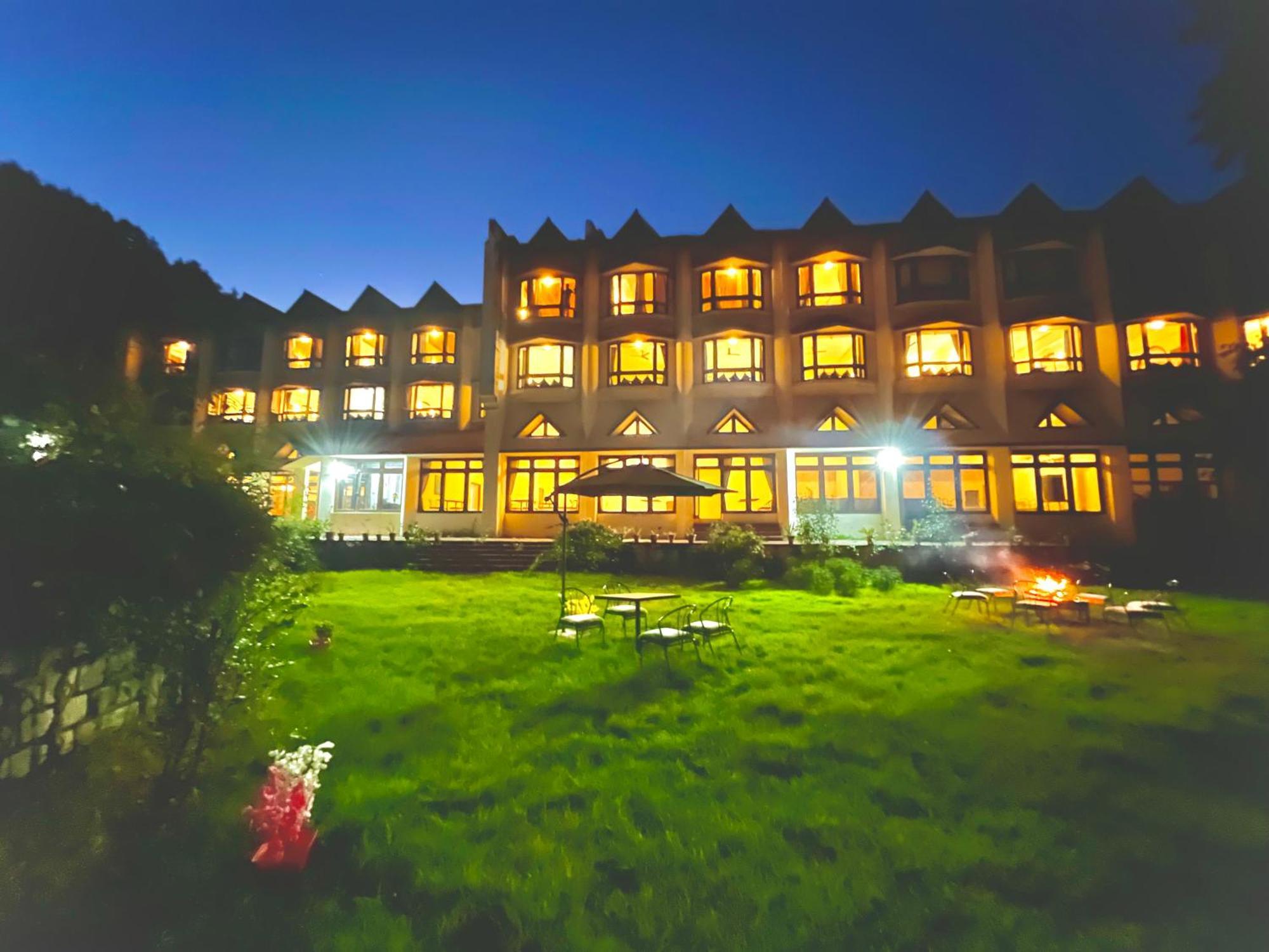 Sagar Resort !! Mountain View ! Luxury Stay ! Family Resort ! Private Parking ! Near Mall Road Manāli Екстериор снимка